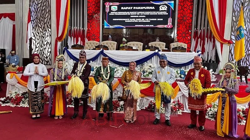 Pimpin Paripurna Istimewa HUT Kabupaten, Ketua DPRD Kotabaru Ajak Tingkatkan Pelayanan