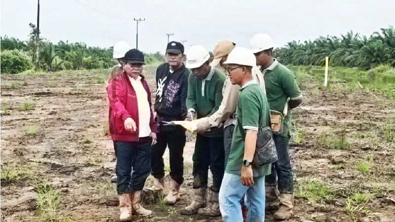 Tinjau Pembangunan Jalan Pelabuhan Batanjung, Bupati Kapuas Targetkan Tuntas Tahun ini