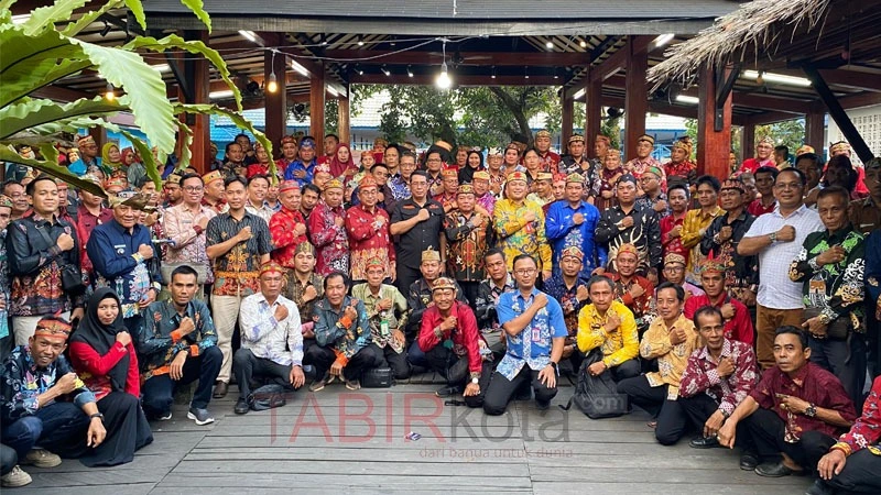 Gelar Pertemuan dengan Kades se-Kapuas, Bupati Komitmen Lanjutkan Program 1 Miliar per Desa