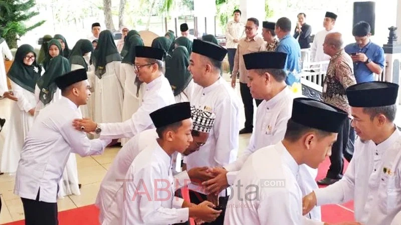 Lepas Kontingen MTQ Kalsel, Bupati Tabalong Minta Kafilah Tampilkan Kemampuan Terbaik