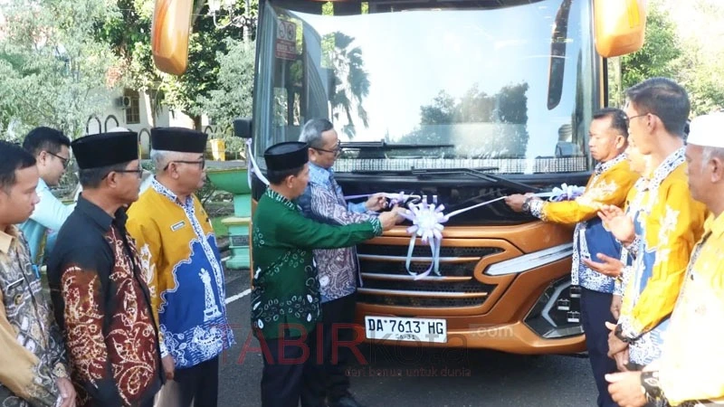 Resmikan Bus Bumdesma Muara Uya, Bupati Tabalong: Langkah Cerdas Tingkatkan Pendapatan Desa