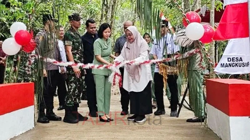Resmikan Jembatan Perintis Garuda di Mangkusip, Sekda Tabalong Harap Dongkrak Ekonomi Desa
