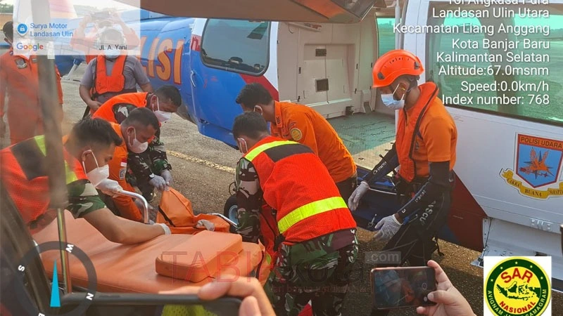 Heli Polairud Daratkan Jenazah Korban KM Virgo Transport 8 di Lanud Syamsudin Noor