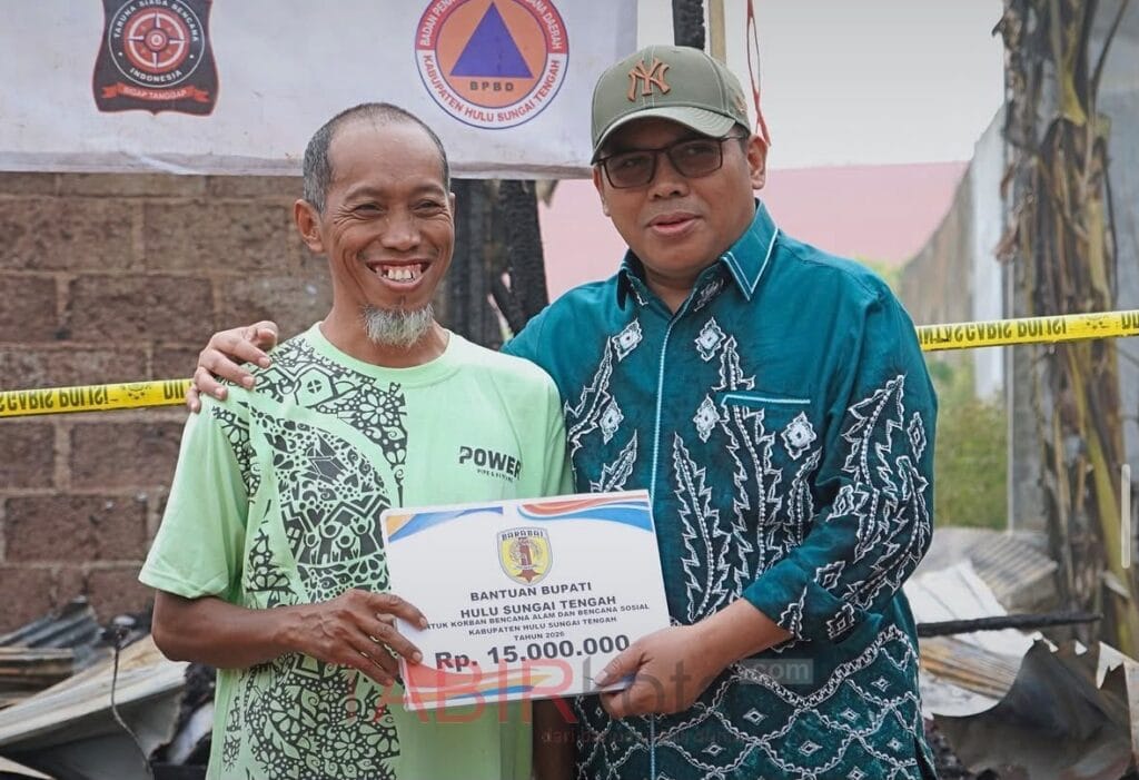 Pemkab HST Salurkan Bantuan Korban Kebakaran di Banua Binjai
