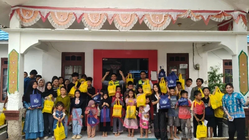 PT Pamapersada Nusantara Distrik BEKB menyantuni anak yatim (foto: TABIRkota/mardedi)