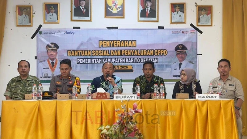 Hadiri Penyaluran Bansos dan CPPD di Pendang, Bupati Barsel Pastikan Bantuan Tepat Sasaran