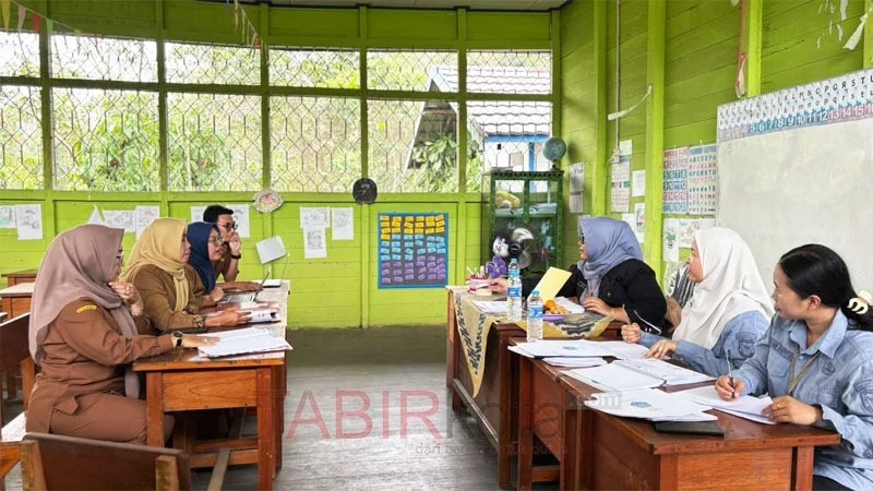 Tingkatkan Mutu Sekolah Binaan, YBHP Bersama Disdik Barito Utara Gelar Forum Kepsek dan Monitoring